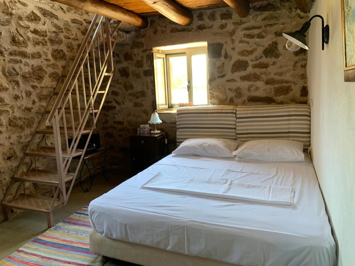 Messinian Stone House Villa Bagian luar foto