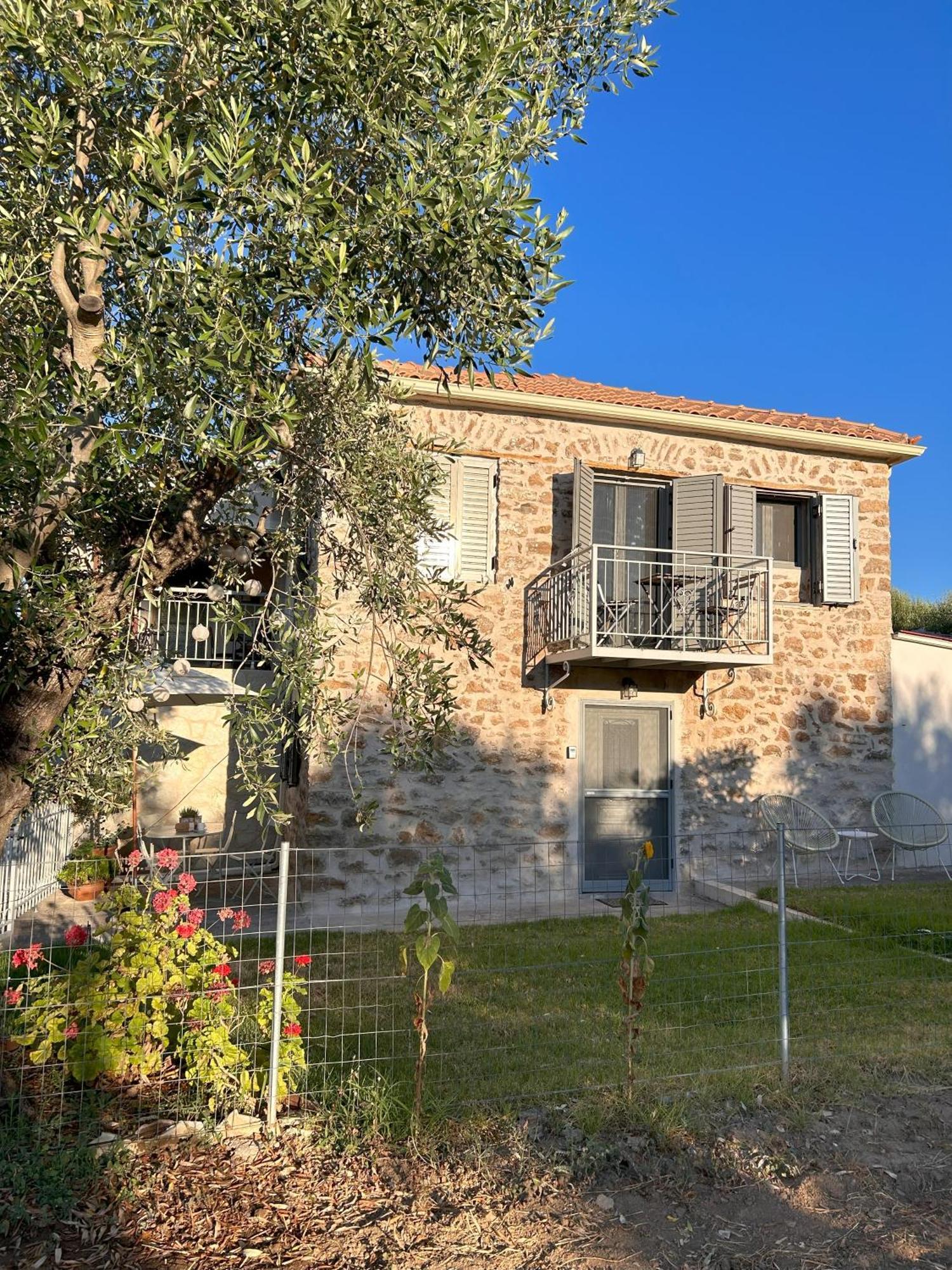 Messinian Stone House Villa Bagian luar foto
